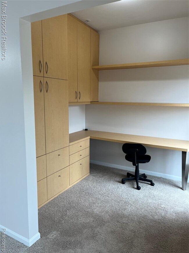 Building Photo - 3255 Camden Dr