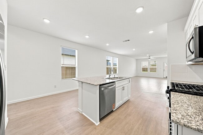 Building Photo - 618 Amber Fls Dr