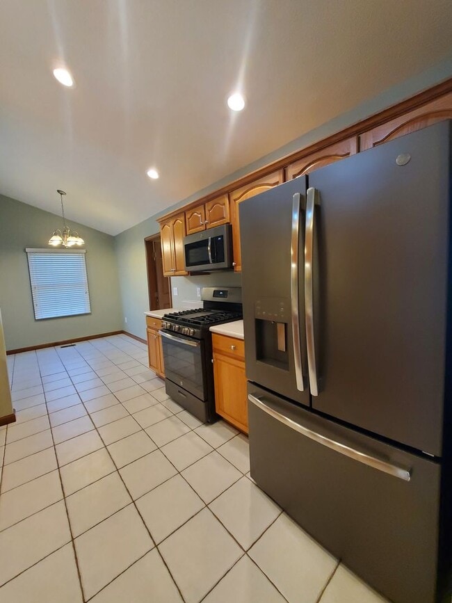 Building Photo - 3-bedroom 2 Full Bath House