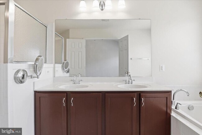 Building Photo - 4951 Chaste Tree Pl