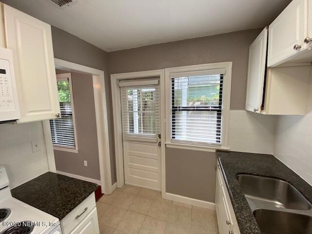 Building Photo - 4565 Royal Ave