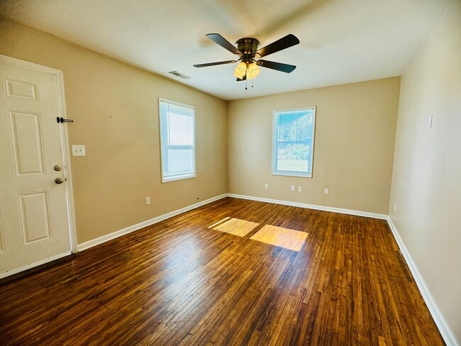 Building Photo - Available to Show