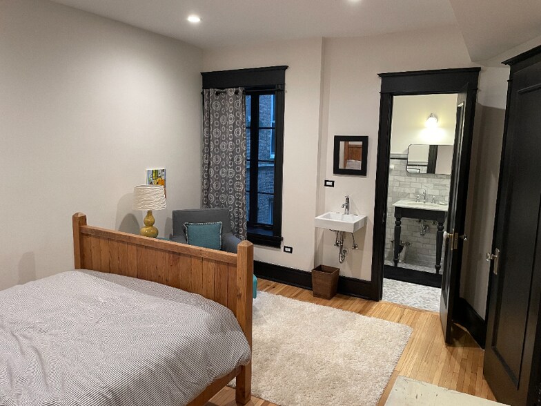 Building Photo - 1126 W Morse Ave