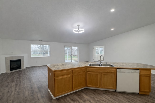 Building Photo - Freshly Updated 4-Bedroom Kennewick Rental – Available Now