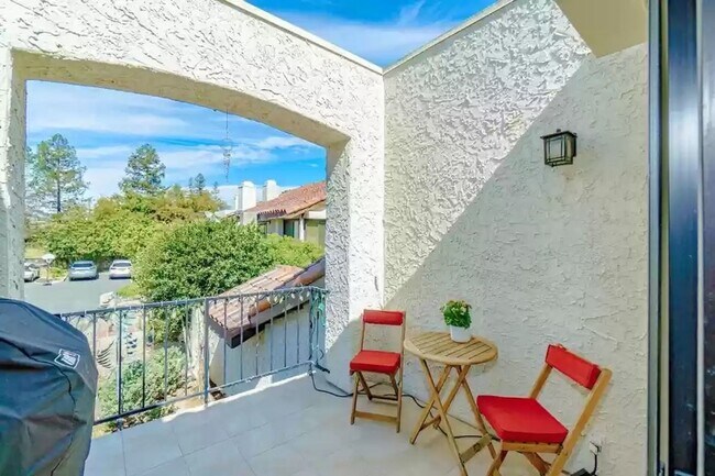 Building Photo - 861 Lake Terrace Cir