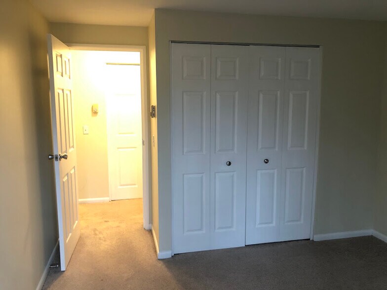 bedroom closets - 64 Watertree Dr