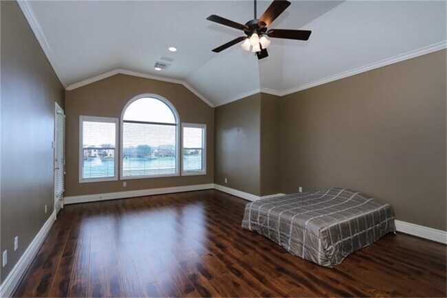 Building Photo - 6010 Stratford Gardens Dr