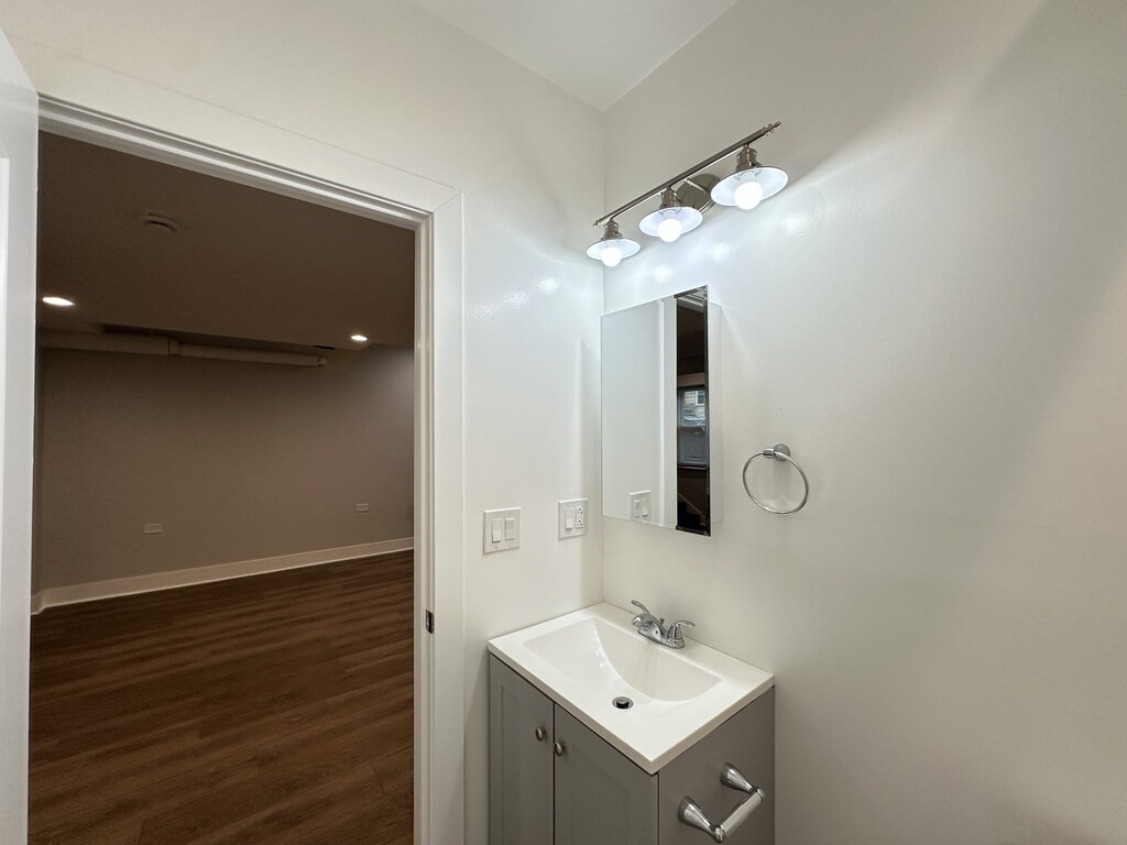 Building Photo - 5010 N Springfield Ave