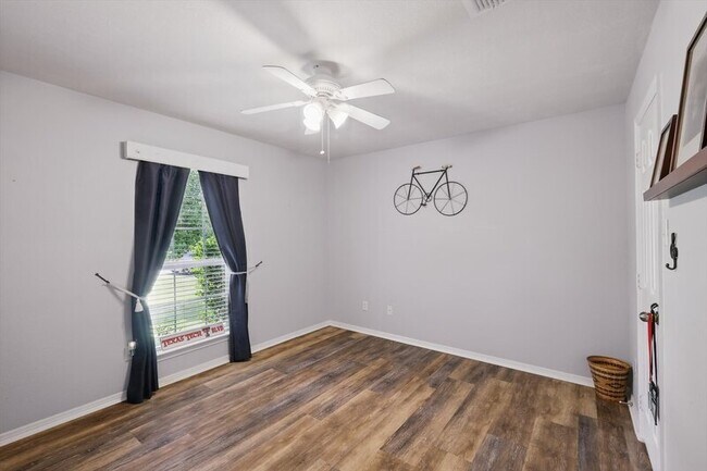 Building Photo - 108 Shumard Dr