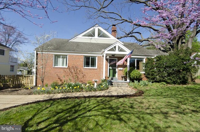 Building Photo - 615 Laura Dr