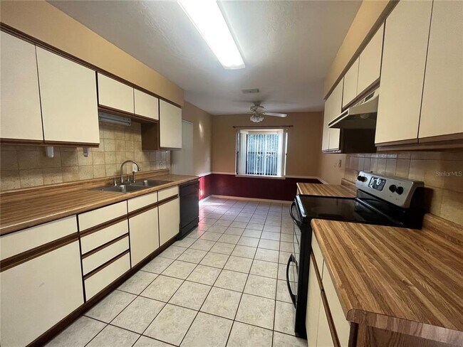 Building Photo - 7 Teak Ct