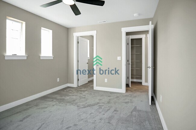 Building Photo - 4 BED AND 2.5 BATH SINGLE FAMILY HOUSE FOR RENT