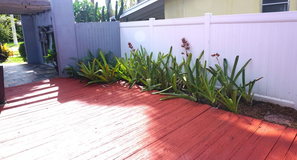 Lush Landscaping - 1529 Arthur St