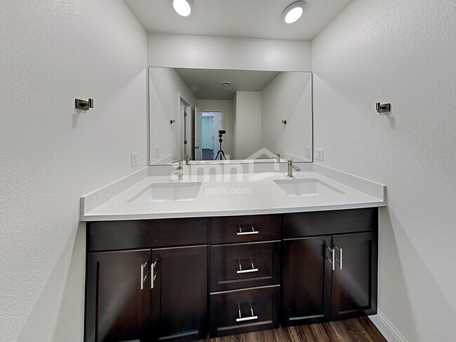 Building Photo - 704 Sienna Rising Drive