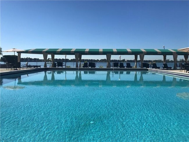 Building Photo - 111 Lake Emerald Dr