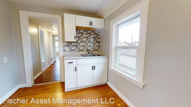 Building Photo - 2 br, 1 bath Apartment - 3224 West 32nd St...