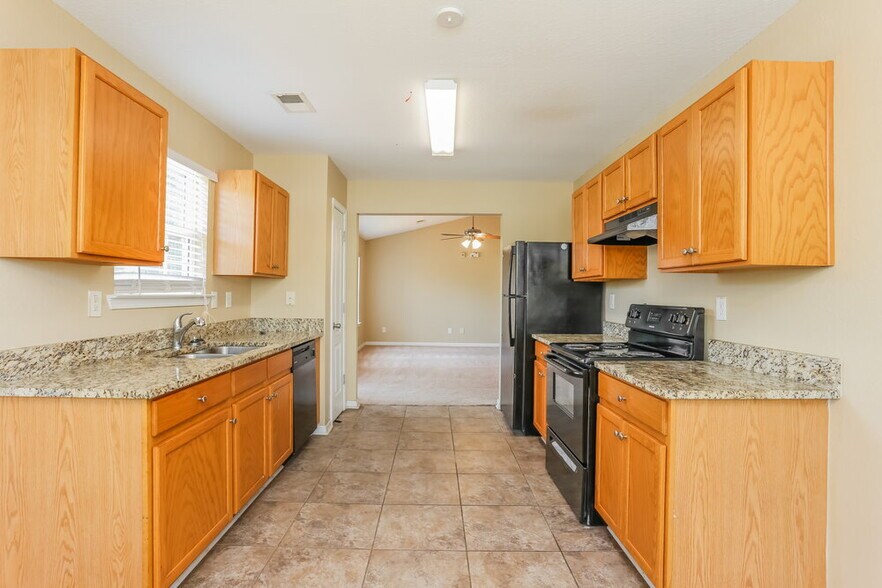 Building Photo - 25 Lakeridge Ct