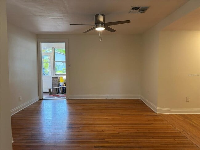 Building Photo - 3813 W De Leon St