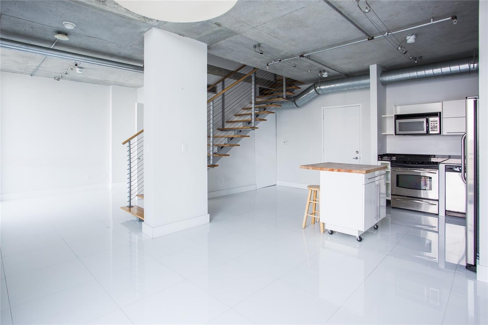 Building Photo - 690 SW 1st Ct