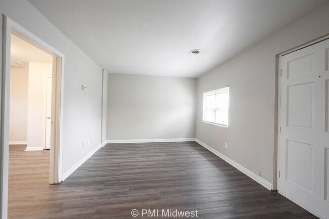 Building Photo - Modern Duplex in Prime Location - Perfect Rental Opportunity in Indianapolis!