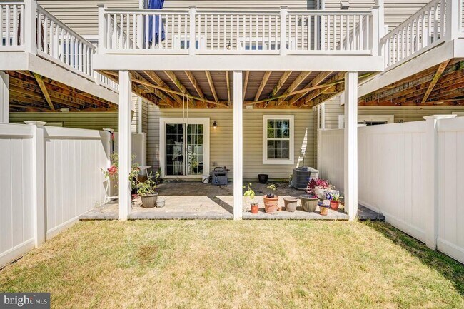 Building Photo - 1317 Hawthorn Dr
