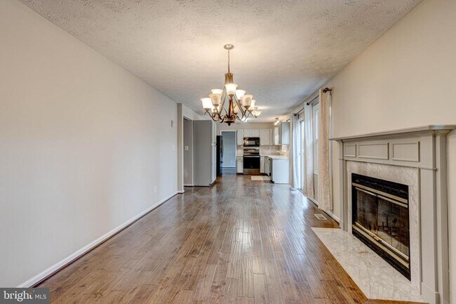 Building Photo - 7925 Carriage Dr