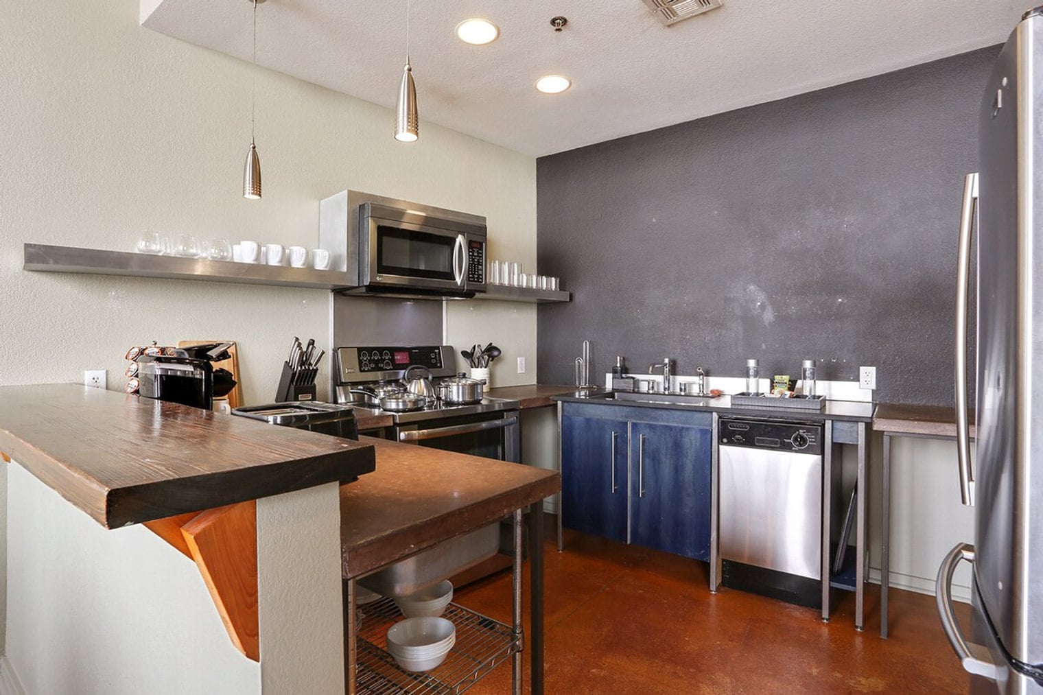 Building Photo - 1041 Constance St