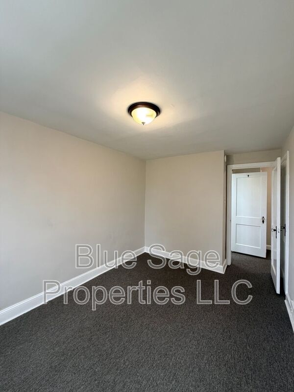 Building Photo - 2345 Bond Ave