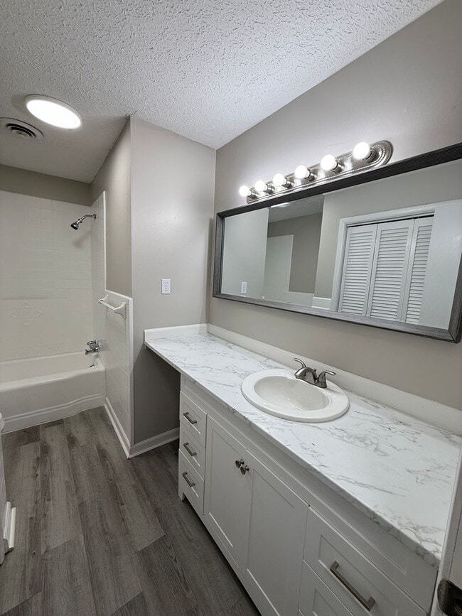 Building Photo - 451 S Thomas St