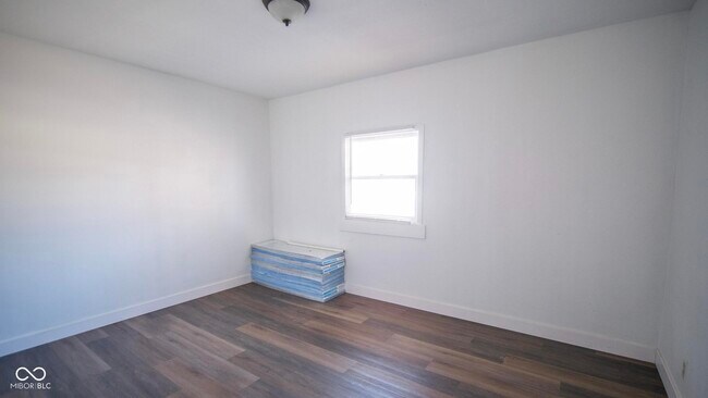 Building Photo - 2323 W 59th St