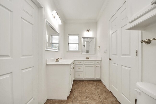 Building Photo - 228 Greenleaf St