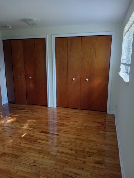 Building Photo - 1649 Greencrest Ave