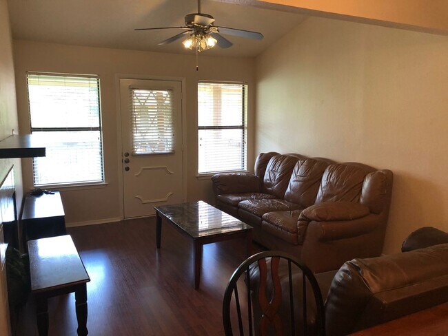 Building Photo - UT PRE-LEASE: 2 BR / 2 BA - Top Floor Unit...