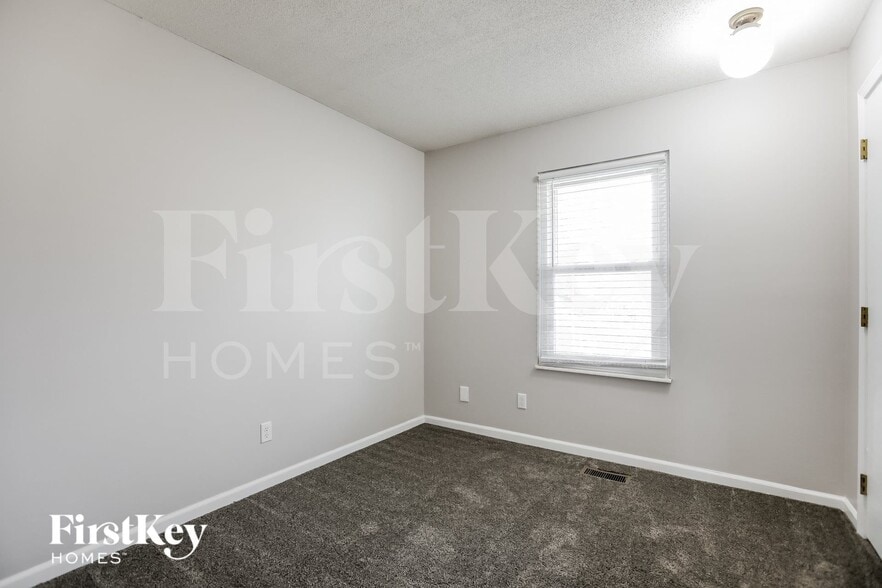 Building Photo - 7119 N Shannon Ave