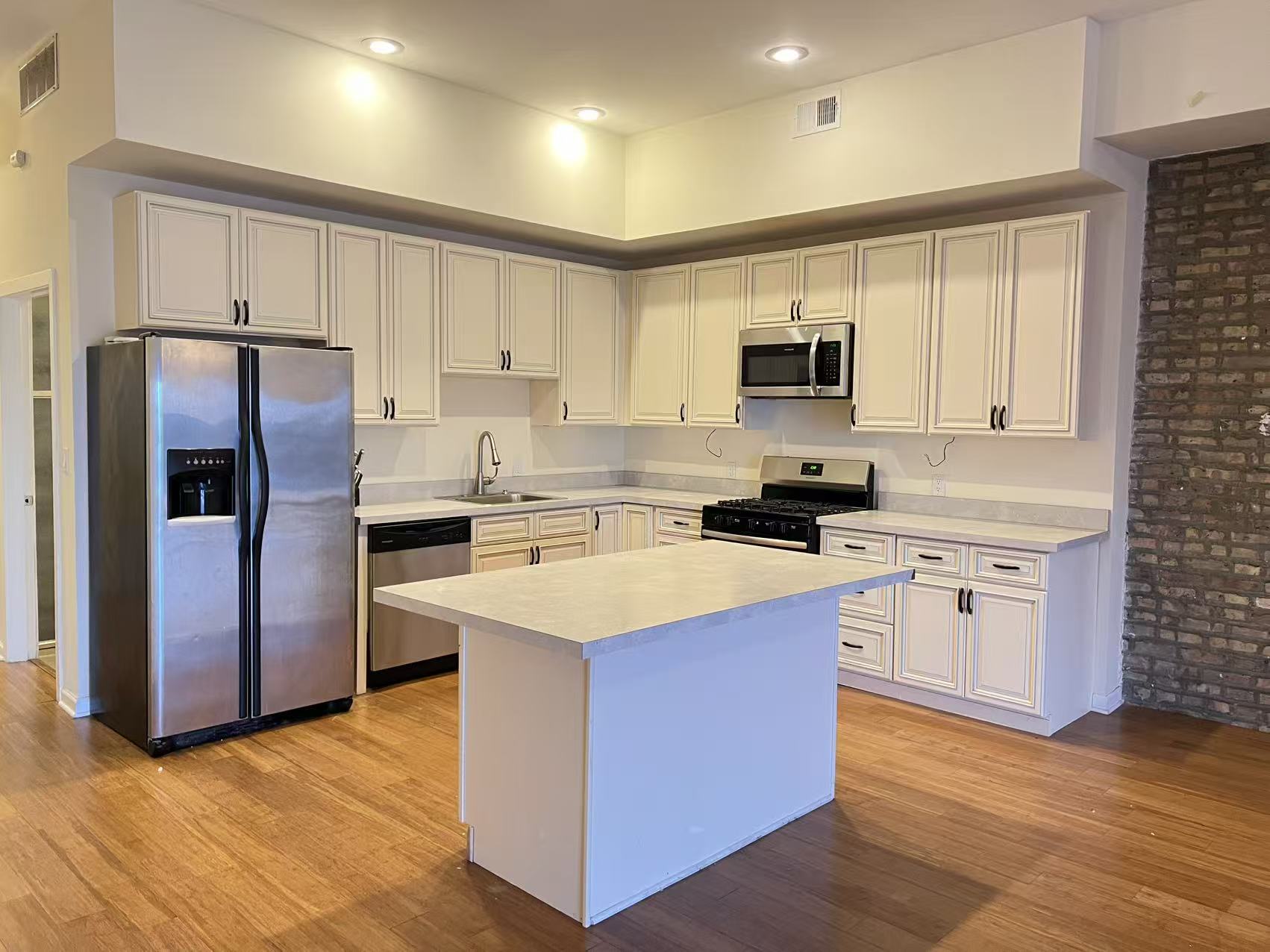 Building Photo - 2358 N Clybourn Ave