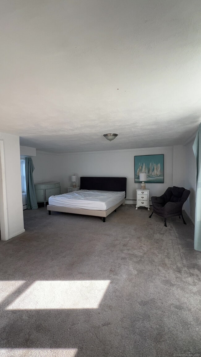 Building Photo - 204 Pequot Ave