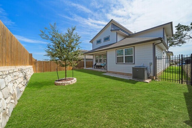 Building Photo - 14008 Zuhause Dr
