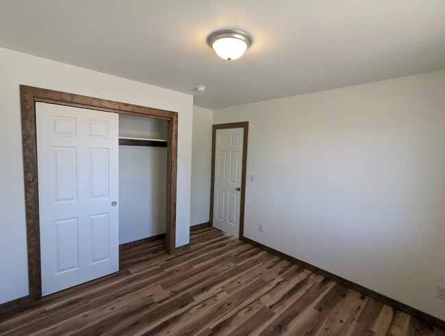 Building Photo - Jump Acres