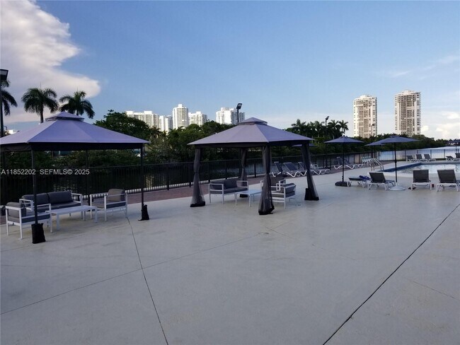 Building Photo - 3475 N Country Club Dr