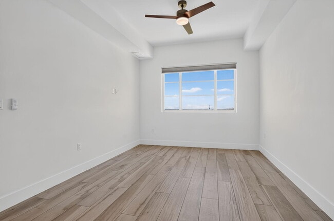 Building Photo - 155 E Boca Raton Rd