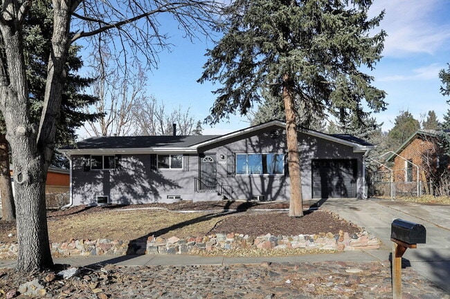 Building Photo - 817 Westmoor Dr