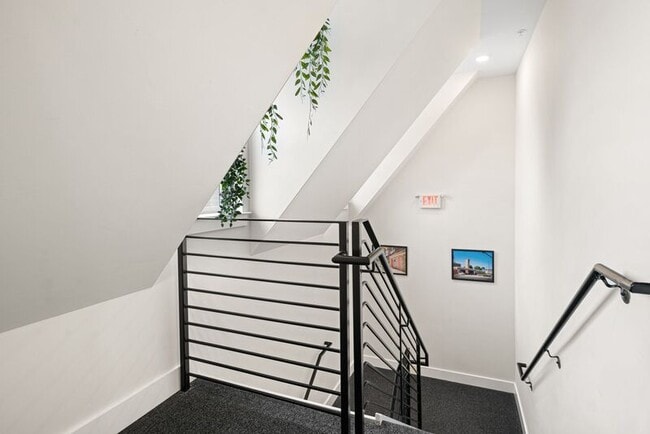 Building Photo - 6832 Ridge Ave