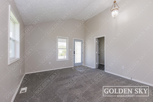 Building Photo - 3013 S Pershing Dr