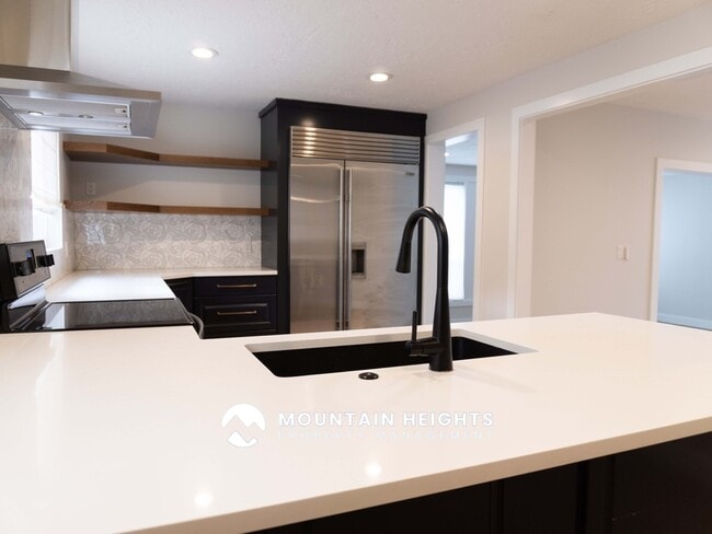 Building Photo - 8589 Kings Hill Dr