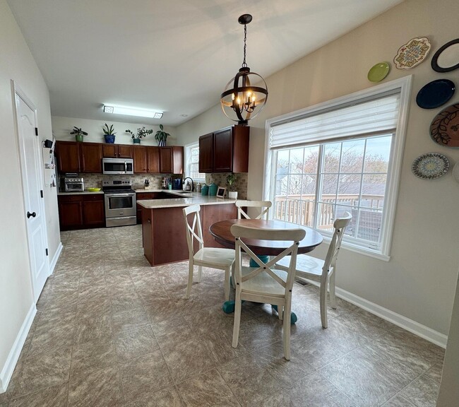 Building Photo - 2688 Woodlawn Way