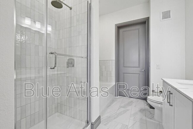 Building Photo - 2700 Old Denton Rd