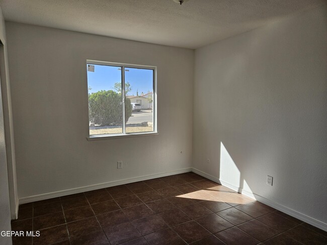 Building Photo - 2900 Roy Pace Dr