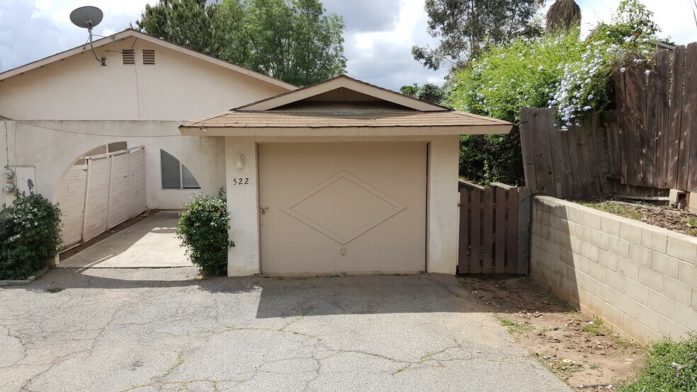 Primary Photo - 522 W Fallbrook St