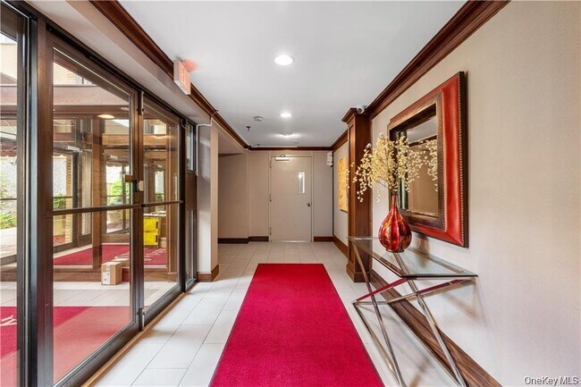 Building Photo - 520 Ashford Ave