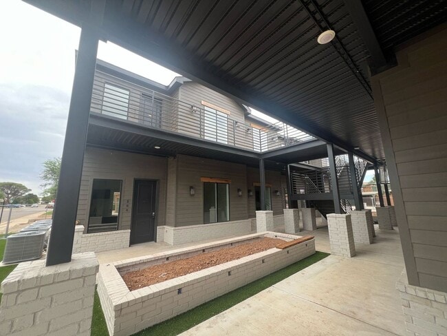 Building Photo - The Court At Overton